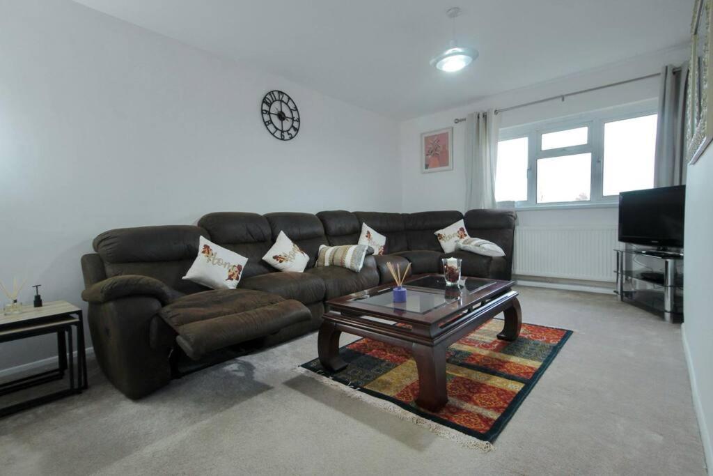 New Stylish 2-bed Retreat In Apartmán Windsor